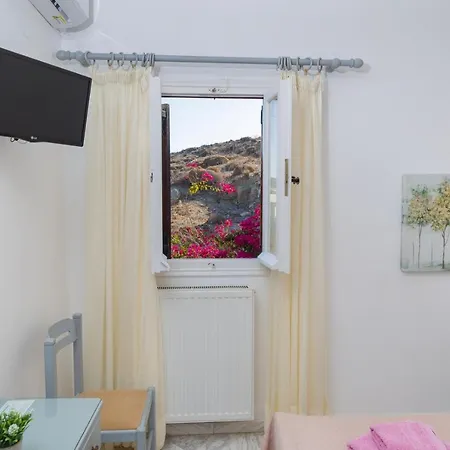 Irene Parou * נאוסה